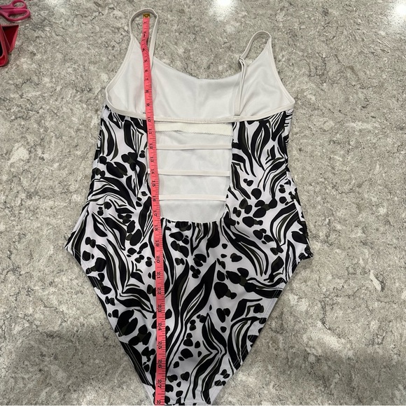 NWOT Women’s Hurley One Piece Swimsuit - Picture 10 of 14